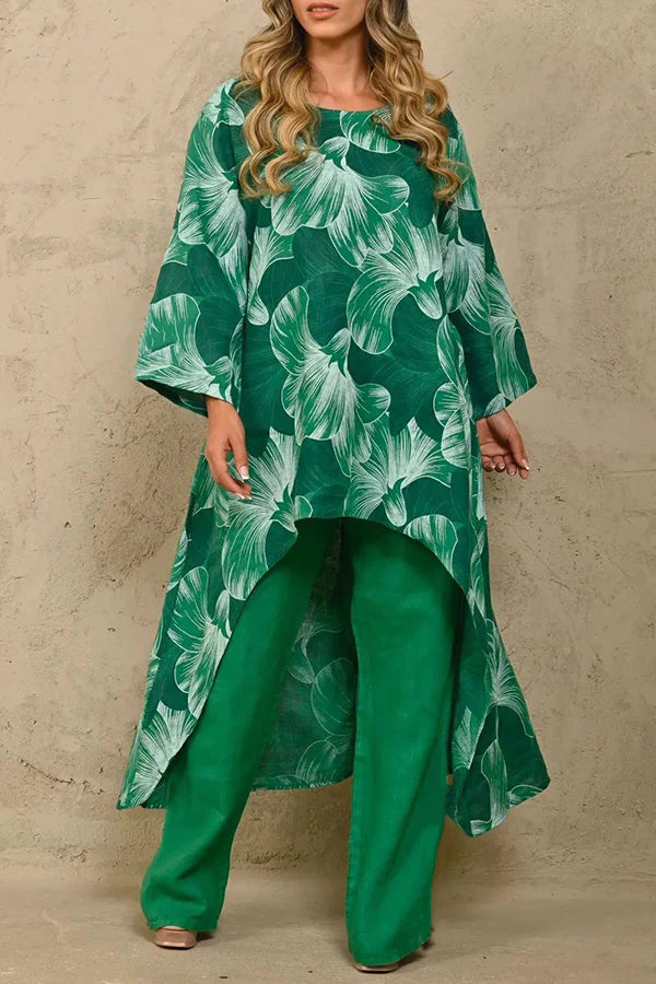 Exquisito traje de pantalón con cuello redondo y paneles con estampado floral