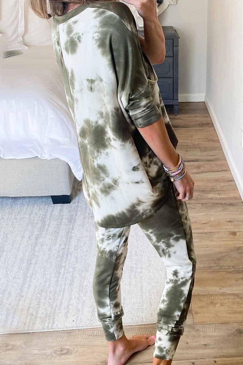 Conjunto casual cómodo de dos piezas con efecto tie-dye oscuro