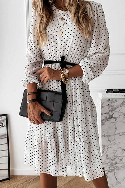 Elegante vestido midi con cuello redondo y lazo y estampado de lunares