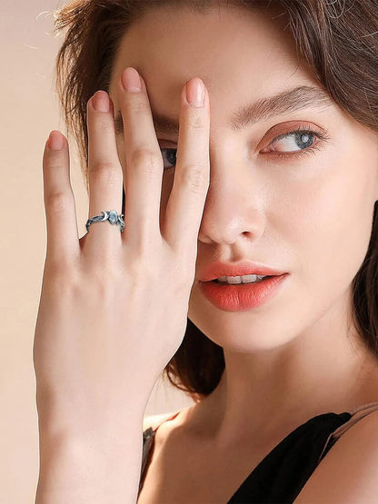 Anillo geométrico de doble luna con piedras preciosas 