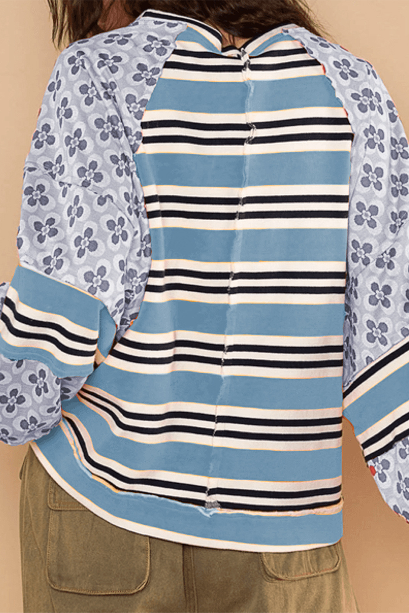 Sudadera informal con cuello redondo, estampado de rayas y flores en contraste 
