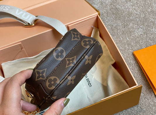 LOUIS VUITTON  Monogram Utility Phone Sleeve