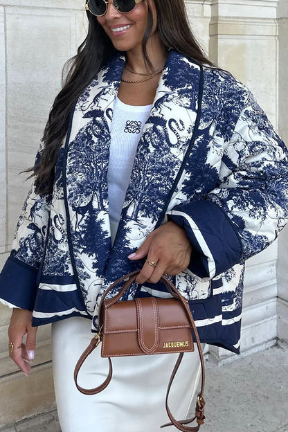 Chaqueta tipo kimono de algodón acolchado con bolsillo y estampado de tinta de porcelana con canciones románticas 