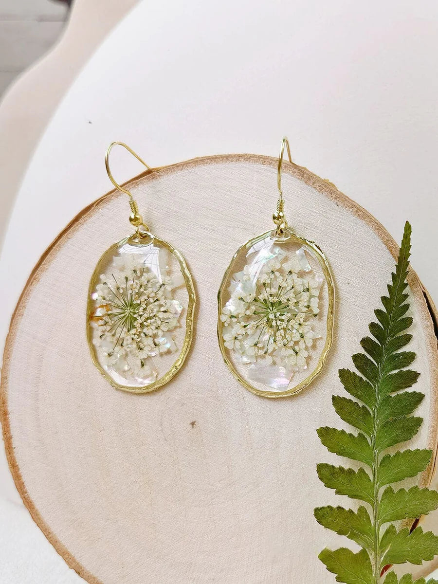 Pendientes de flores prensadas de resina - Concha dorada estilo encaje de la Reina Ana 