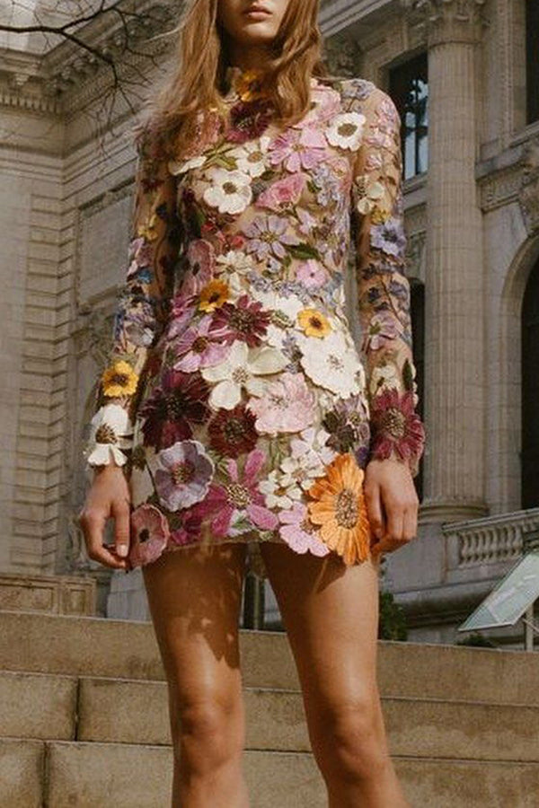 Minivestido de manga larga sin espalda con apliques florales elegantemente encantados 