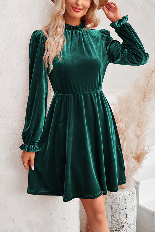 Minivestido de terciopelo con cuello alto y manga larga