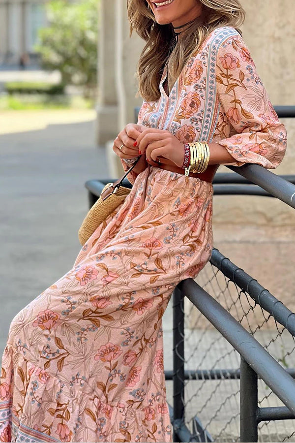 Vestido largo rosa sexy bohemio con flores, cuello en V y volantes 
