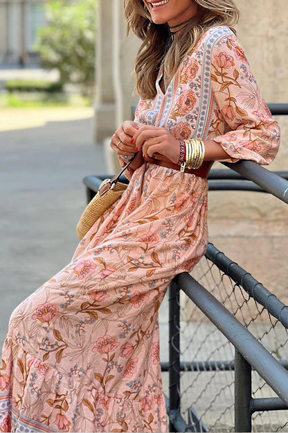 Vestido largo rosa sexy bohemio con flores, cuello en V y volantes 