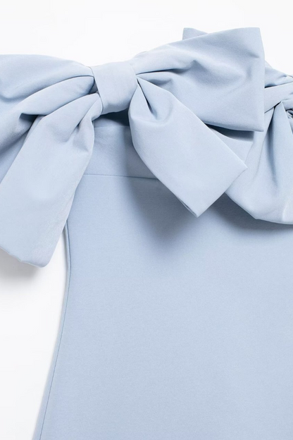 Minivestido sin tirantes con lazo 