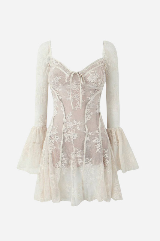 Vestido mini acampanado de encaje con escote en forma de corazón de Odelia 