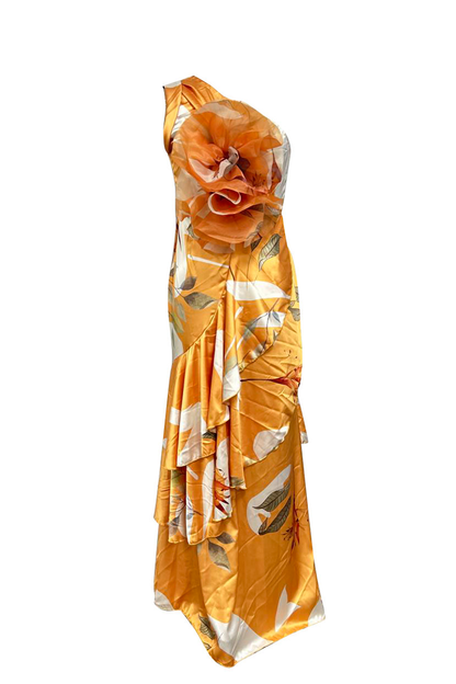 Elegantes vestidos de noche con cuello oblicuo y volantes florales