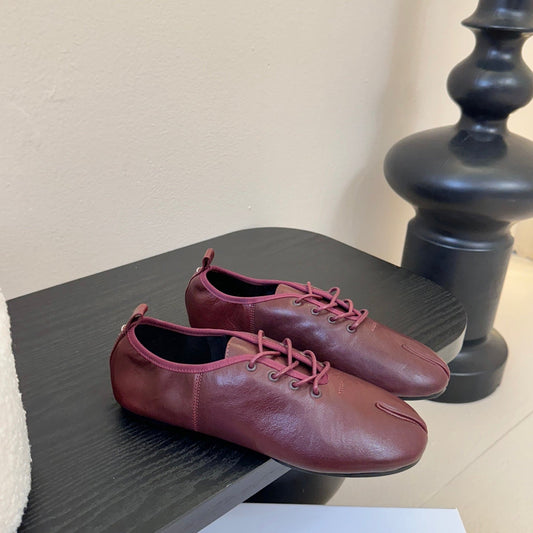 Maison Margiela 2025 Split-Toe Lace-up Shoes Burgundy Cowhide 580418