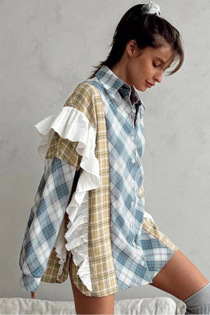 Camisa con volantes y patchwork con estampado de cuadros en azul cielo 