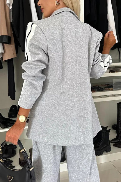 Conjunto de blazer deportivo con solapa de patchwork y pantalón holgado con cintura elástica y bolsillos.