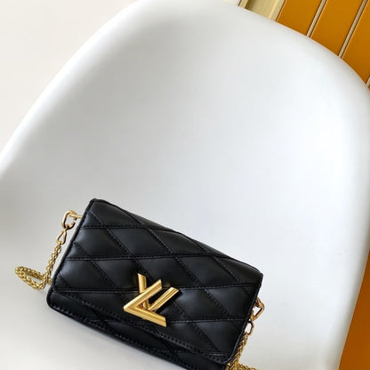LOUIS VUITTON WALLET ON CHAIN GO 14 BLACK M13139