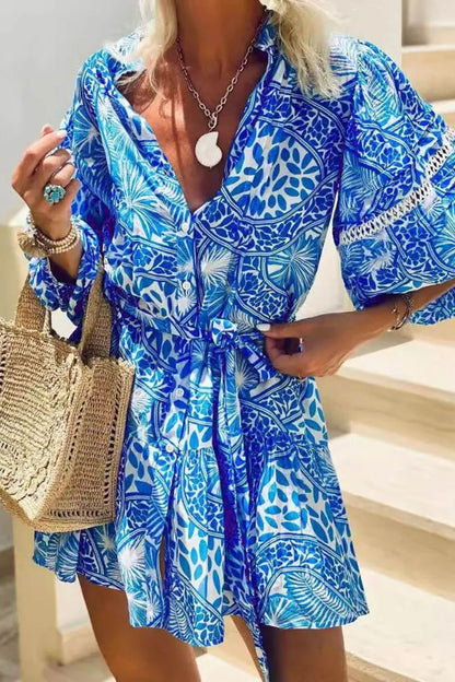 Vestido corto de resort con cuello alto y estampado recto de moda