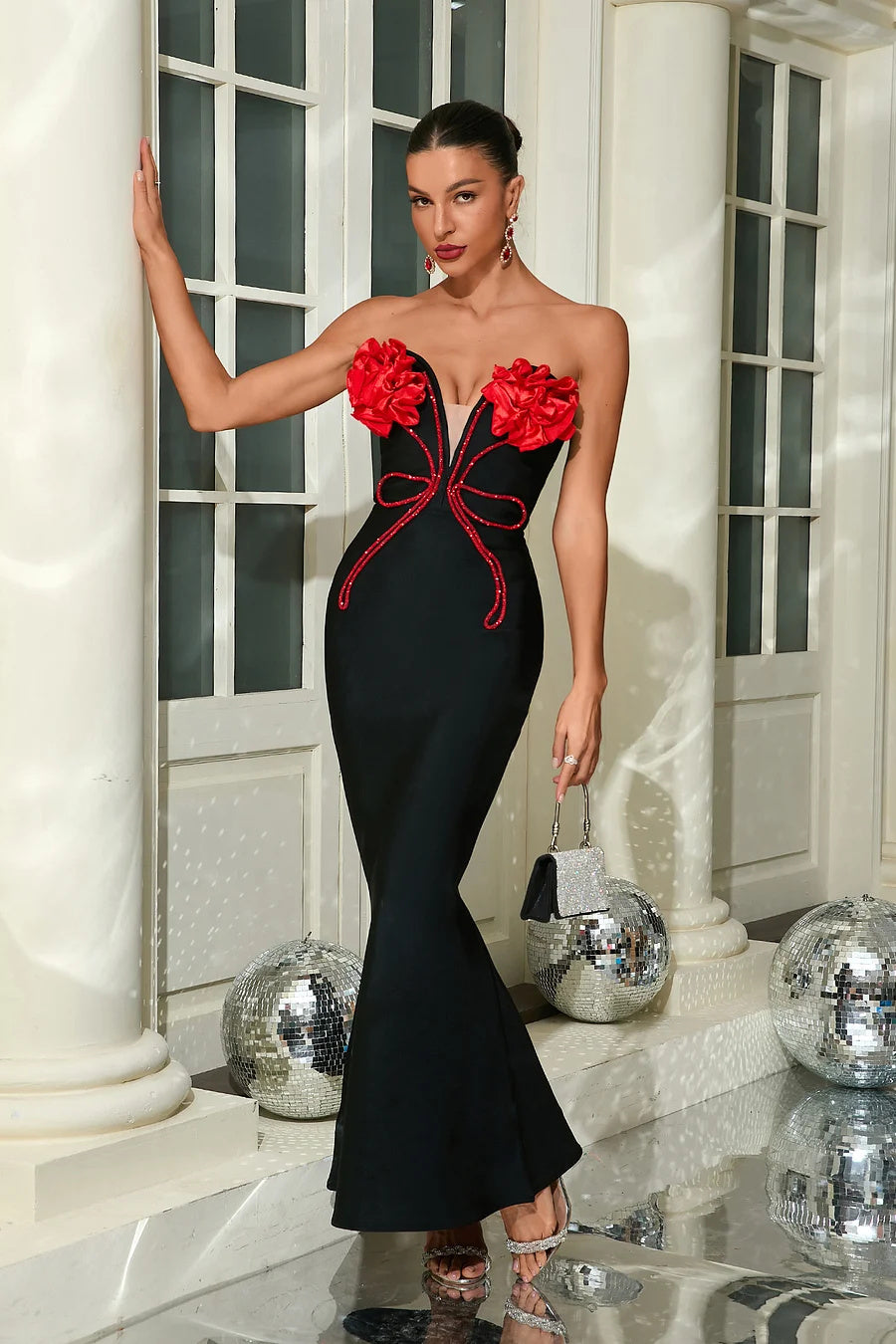 Vestido largo sin tirantes con flores de Rosalind 