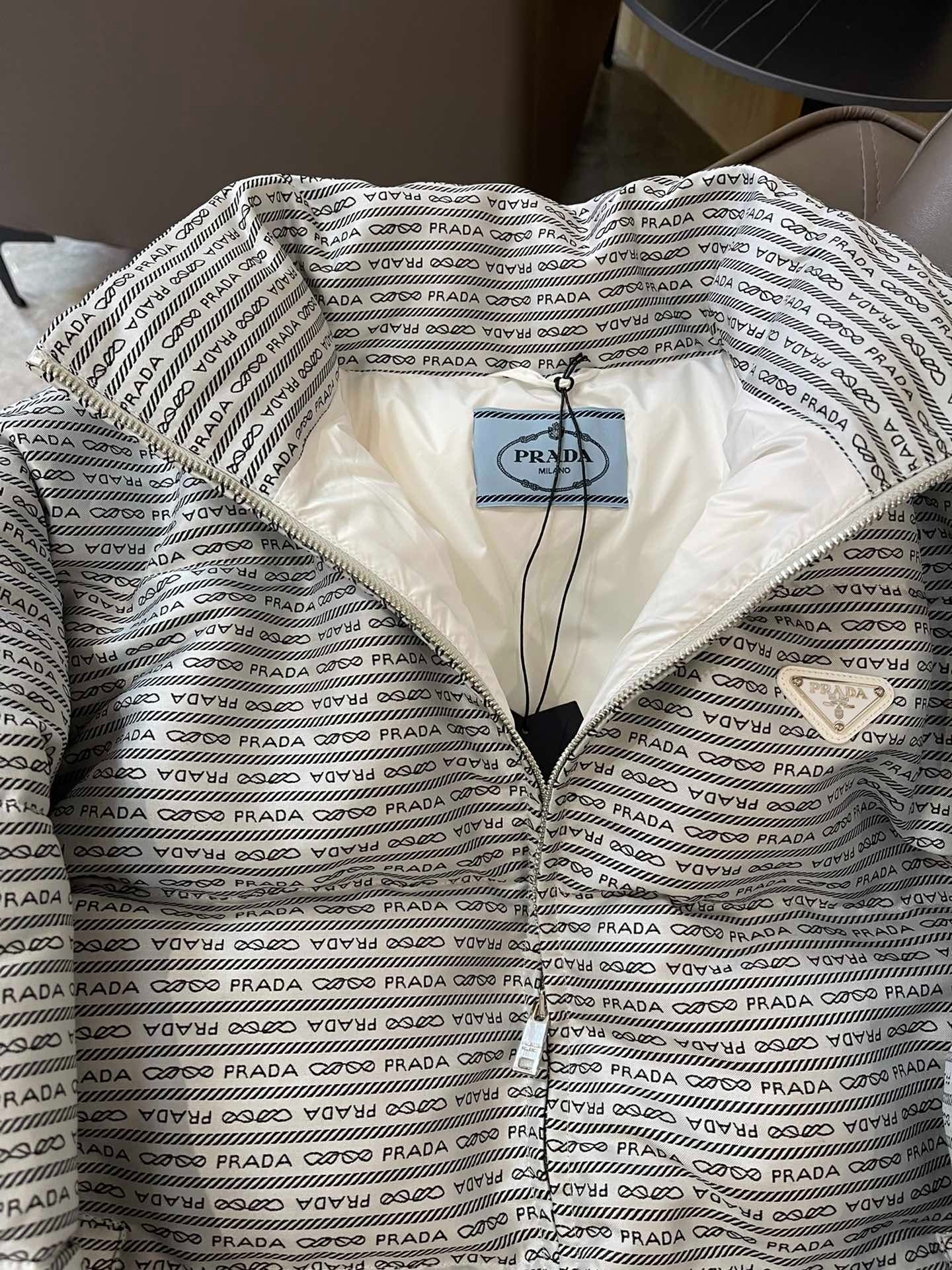 PRADA 25S DOWN JACKET 558