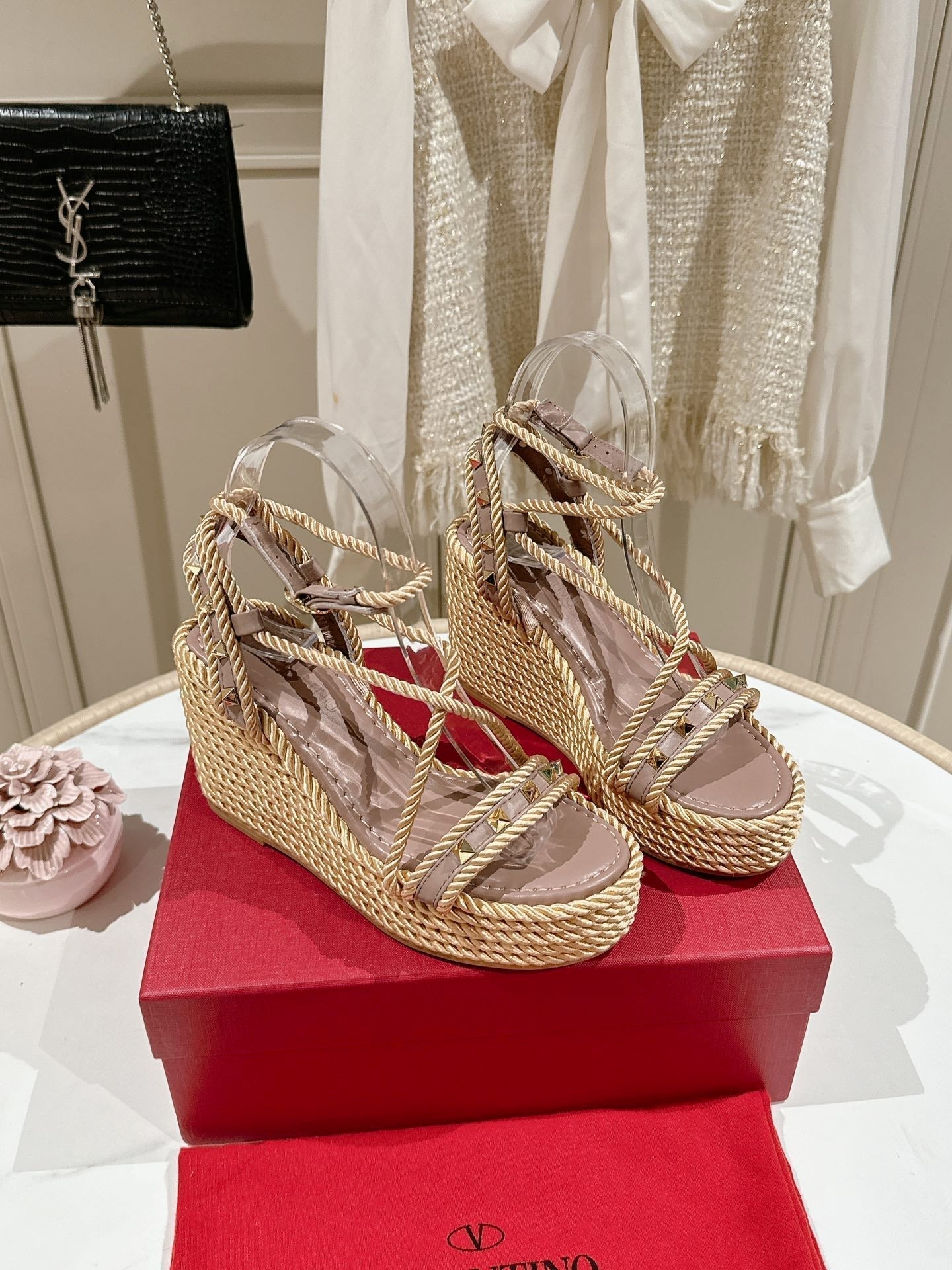Rockstud Flatform Sandal 10mm In Beige Mix Rosy Brown Calfskin And Nylon Rope 829394