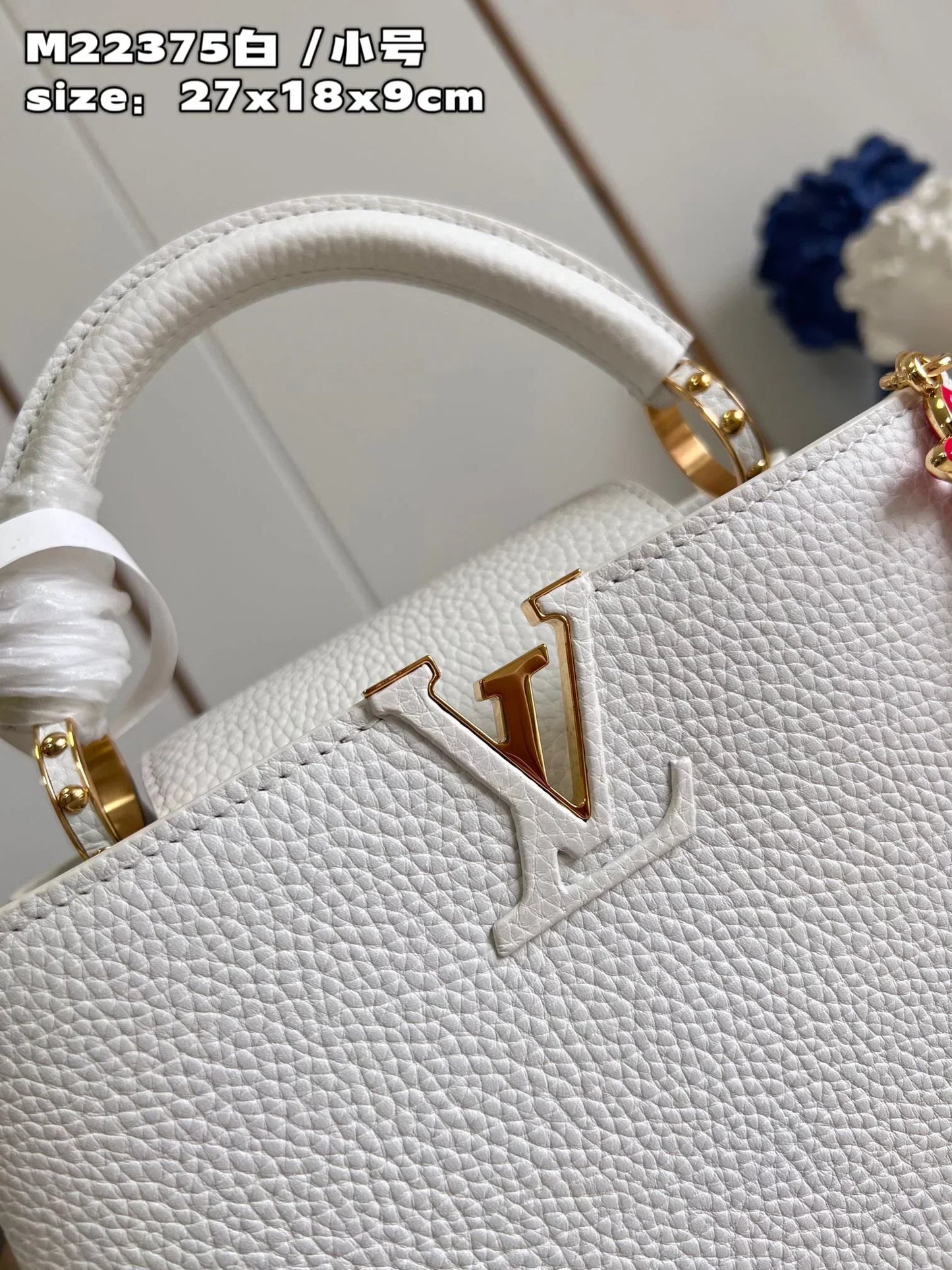 Louis Vuitton Capucines MM White Flower Strap - 31.5 x 20 x 11 cm