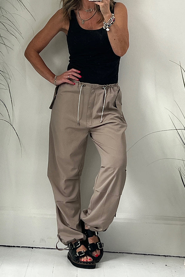Pantalones cargo extragrandes con bolsillos y cordón en la cintura de Casual Callings