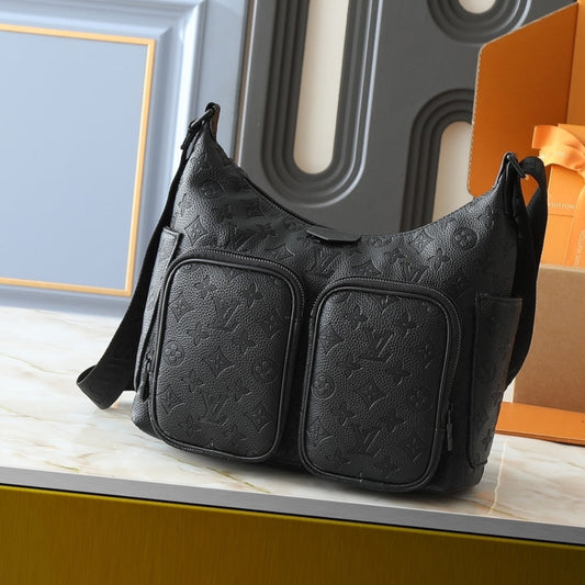 LOUIS VUITTON HOBO CARGO BLACK 30CM M14778