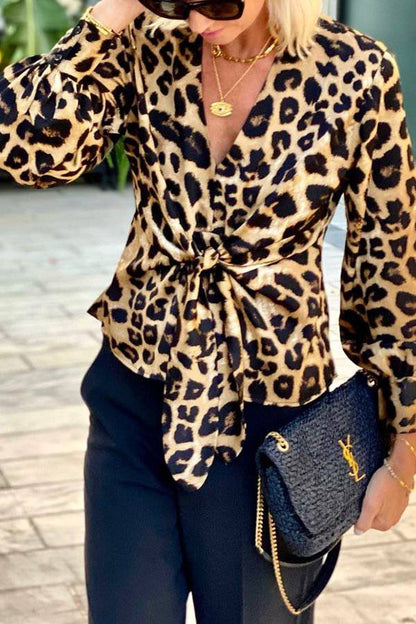Blusa informal con mangas farol y lazo delantero con estampado de leopardo de Janae 