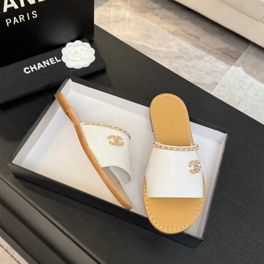 CC 26C Double C Chain Cross White Beige Sheepskin