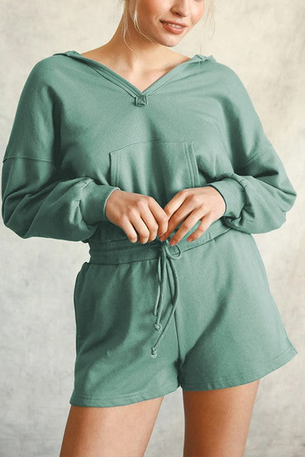 Conjunto de dos piezas de sudadera con capucha y pantalones cortos de felpa francesa azul