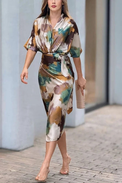 Vestido midi cruzado de media manga con estampado tie dye de satén Cityscape Moment