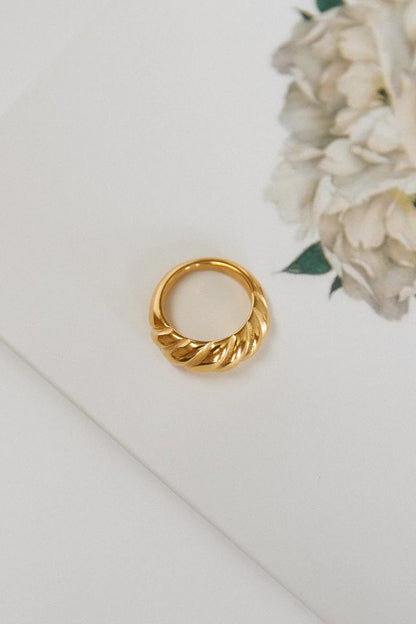 Anillo Soñando contigo bañado en oro de 18 quilates 