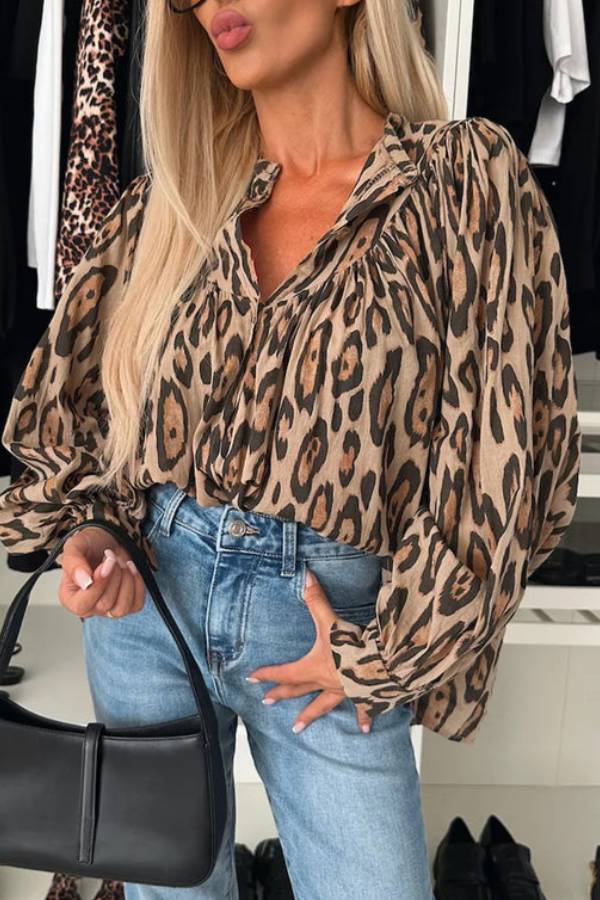 Blusa holgada con mangas globo y estampado de leopardo beige claro
