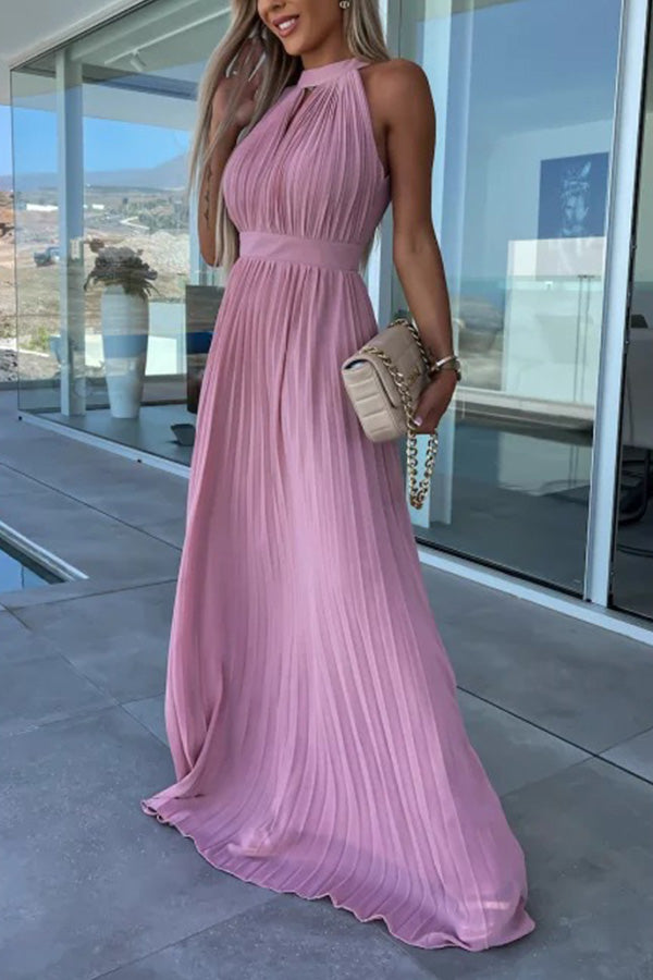 Vestido plisado con cuello halter