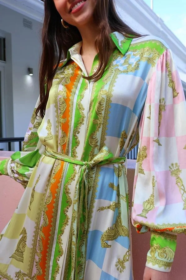 Vestido camisero largo con cinturón y mangas abullonadas con estampado único de satén para fiesta en el jardín