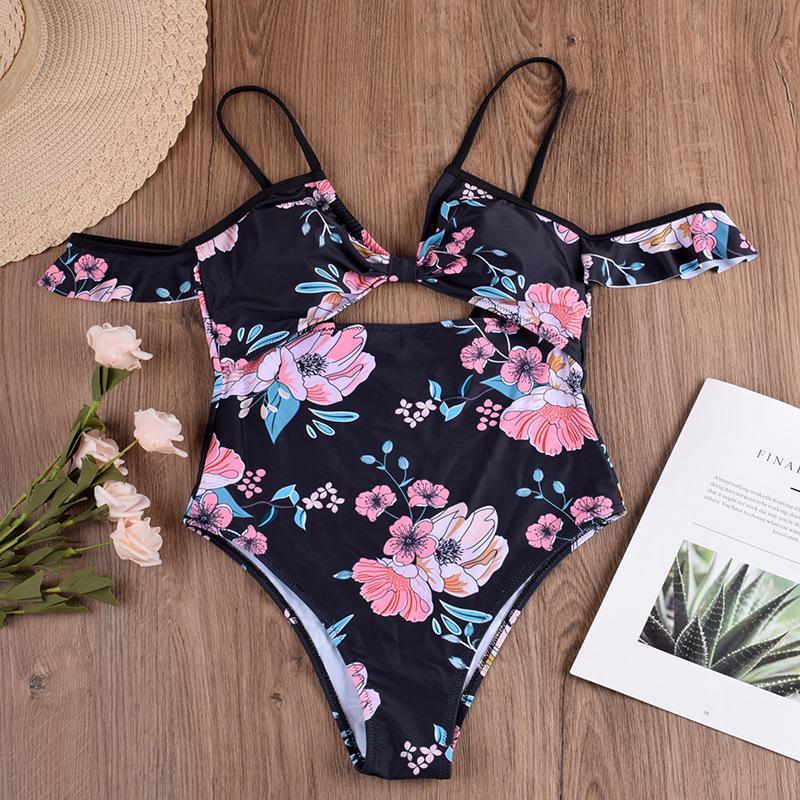 Lindo traje de baño floral de una pieza