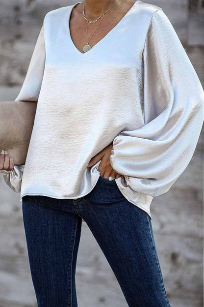 Tops con cuello en V y mangas abullonadas
