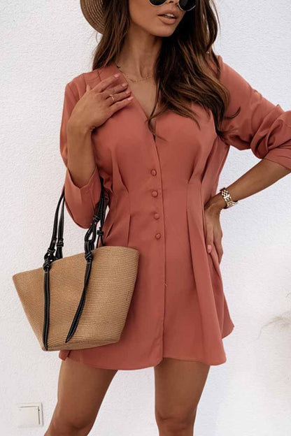 Vestido mini de manga larga con botones y cuello en V
