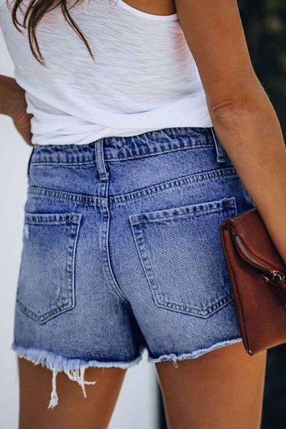 Shorts de mezclilla rotos y reparados
