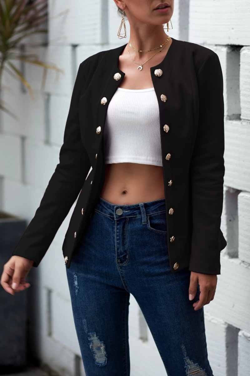 Traje de abrigo con diseño de líneas dobles y botones