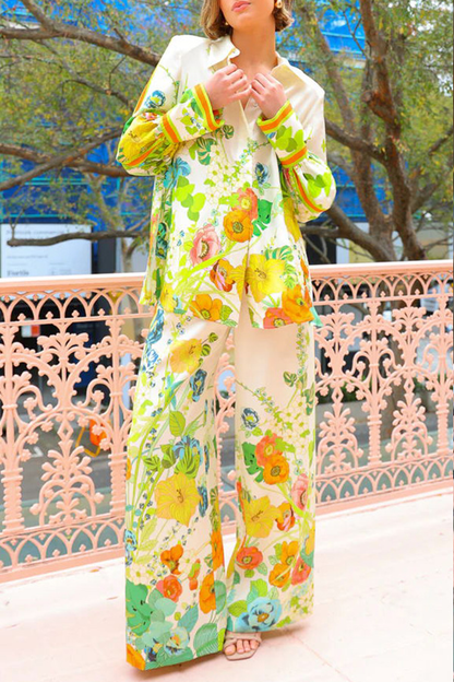 Pantalones anchos con bolsillos y cintura elástica en la espalda con estampado floral de satén
