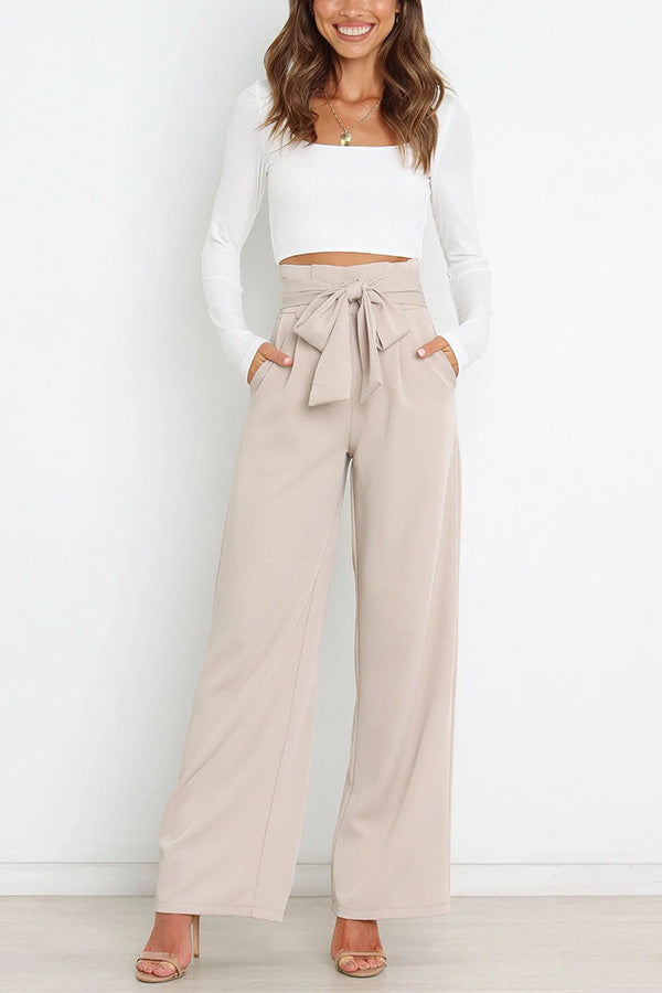 Pantalones anchos con bolsillos y cinturón de moda
