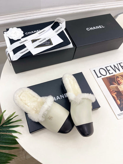 CC 25K Double C Pearl Fur Slippers Black Warm Beige Calfskin Shearing 586998