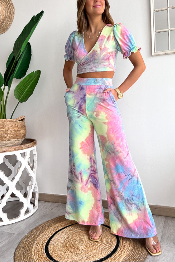 Conjunto de top corto con cuello en V y mangas cortas con estampado floral, cintura elástica y pantalones de pierna ancha 
