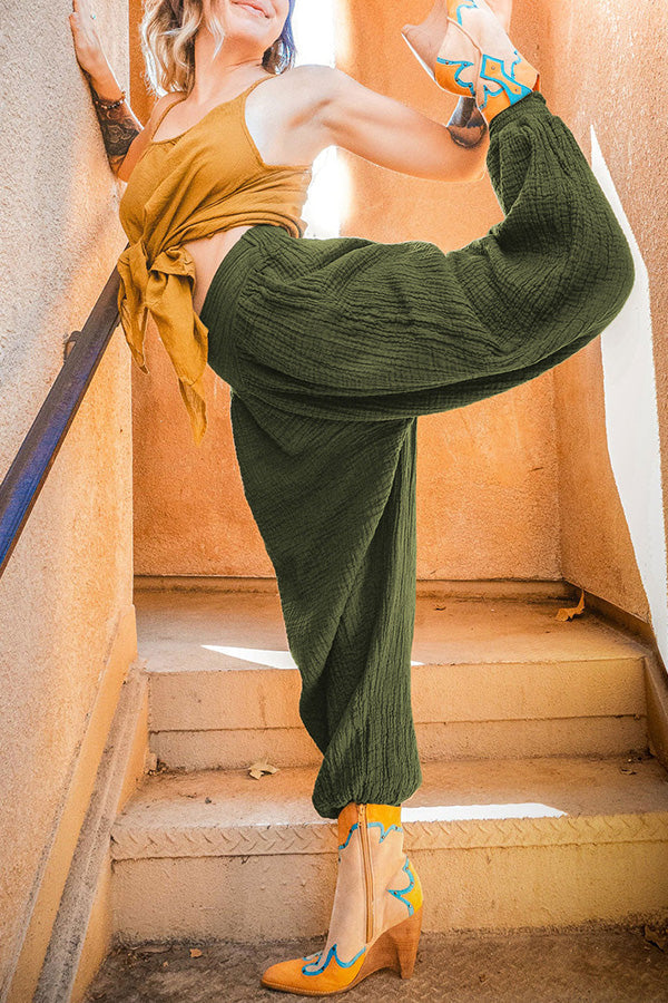 Pantalones anchos y sueltos con leggings y pantalones deportivos