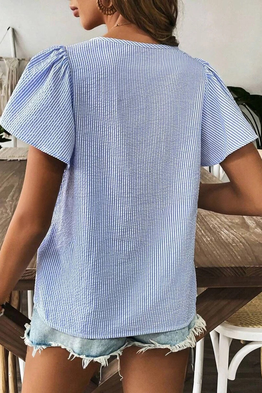 Blusa bohemia con apliques de crochet y rayas azul cielo