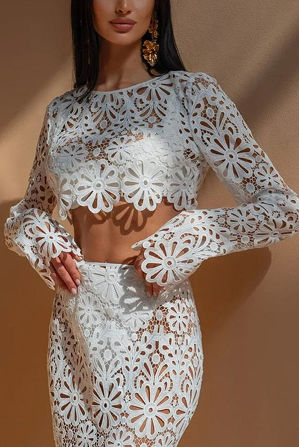Top corto de vacaciones de manga larga con estampado floral y encaje de crochet de Balmy Summers