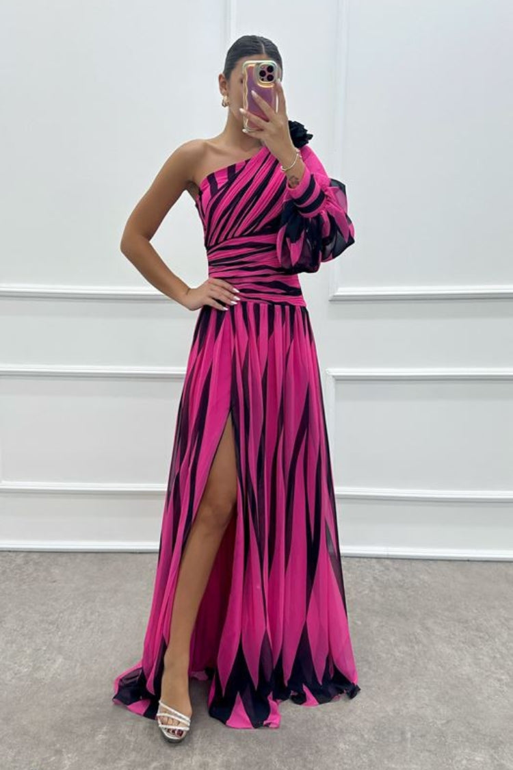 Vestido con diseño estampado de rosas y un solo hombro