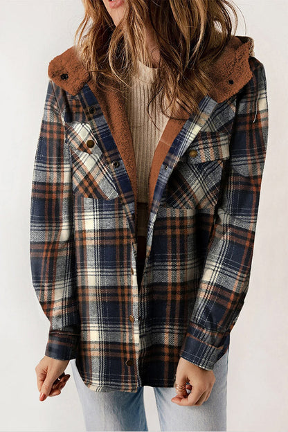 Chaqueta de franela con capucha y forro de sherpa con botones a presión