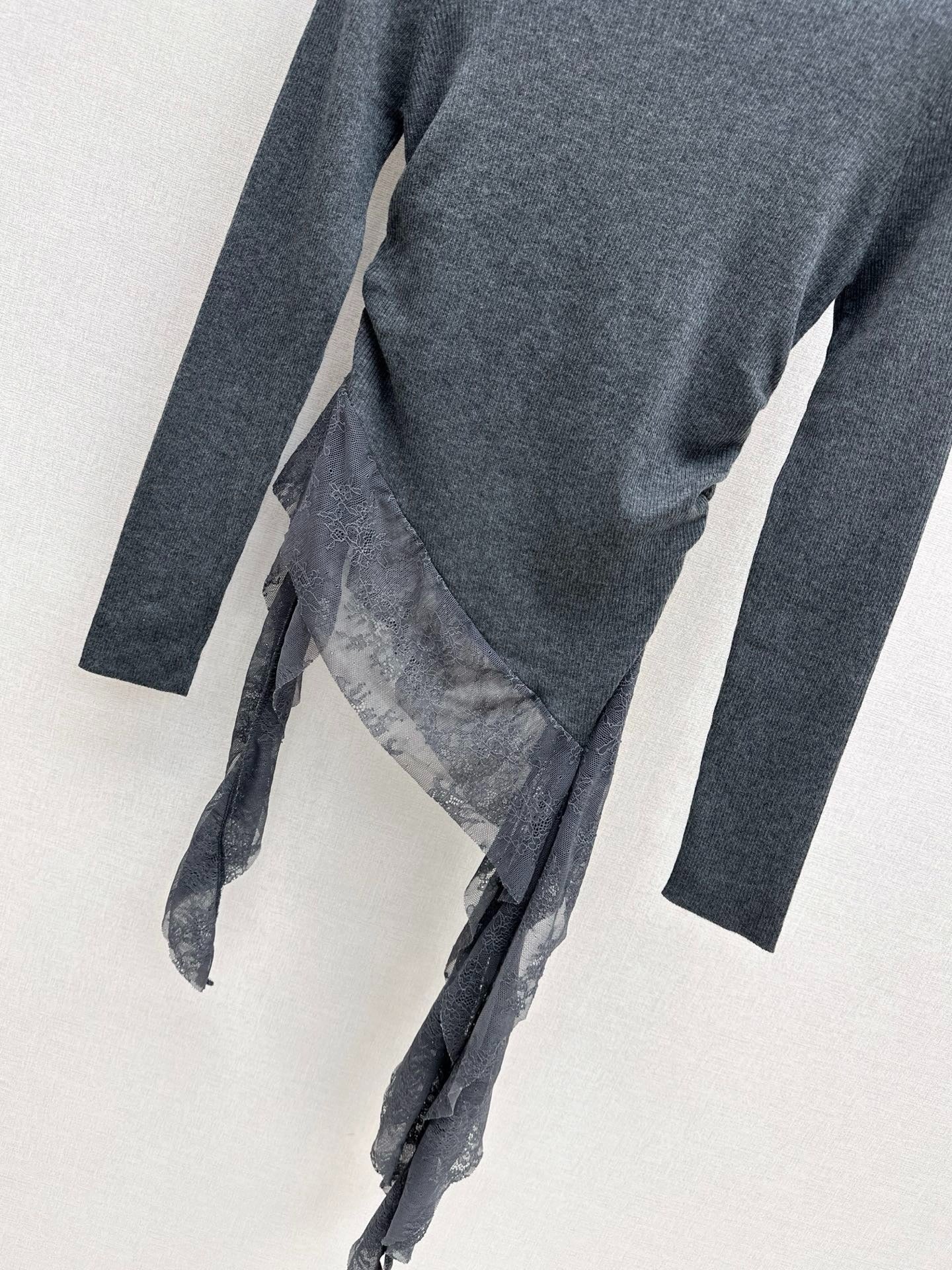 MIUMIU LONG-SLEEVE KNIT TOP STYLE 820
