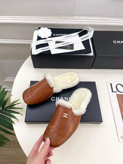 CC 25K Double C Pearl Fur Slippers Brown White Calfskin Shearing 586999